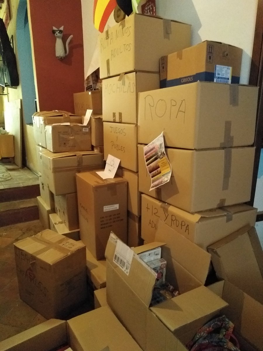 SOLIDARIDAD | Hoy, nuestra Vocalía de Juventud ha estado junto a <a href="/CiudaddeSSanta/">Unión de Cofradías</a> en la recogida de material de lectura para los niños de Honduras. El proyecto nace de <a href="/presidenteagcs/">Guardias Civiles Solidarios AGCS🎖</a> con la colaboración de las Cofradías ubetenses con gran aceptación, ¡gracias a todos!