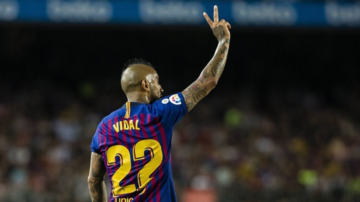 T13's tweet photo. Arturo Vidal es titular en partido del Barcelona frente al Atlético de Madrid » https://t.co/EmeYfk1FK7 https://t.co/h6LIFbMif0