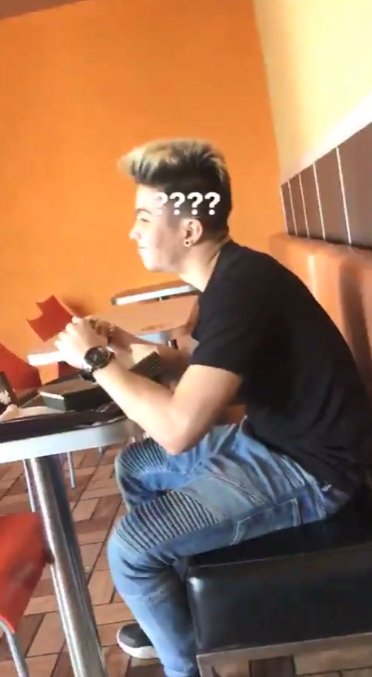 daniela_06faria's tweet photo. Hoy me vengo dando cuenta que mi Principe grande @Gabo_boys y yo somos iguales:
1- Estamos Solteros.
2- Nos gusta comer viendo una caricatura.
3- Nos gusta estar serios, cuando en verdad somos bien locos.
Osea mi amor parame vl tenemos cosas en común, la edad es solo un numero. https://t.co/BWD9gucCBG