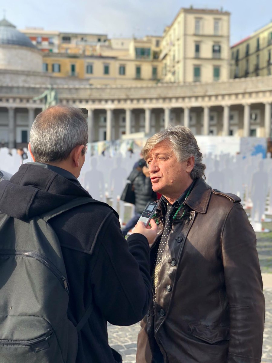 uglspera's tweet photo. #LAVORAREPERVIVERE 
Napoli Piazza Plebiscito L'UGL in piazza per ricordare 1029 morti sul lavoro nel 2017 un fenomeno in continuo aumento nel 2018 https://t.co/qDRpbrT9vA