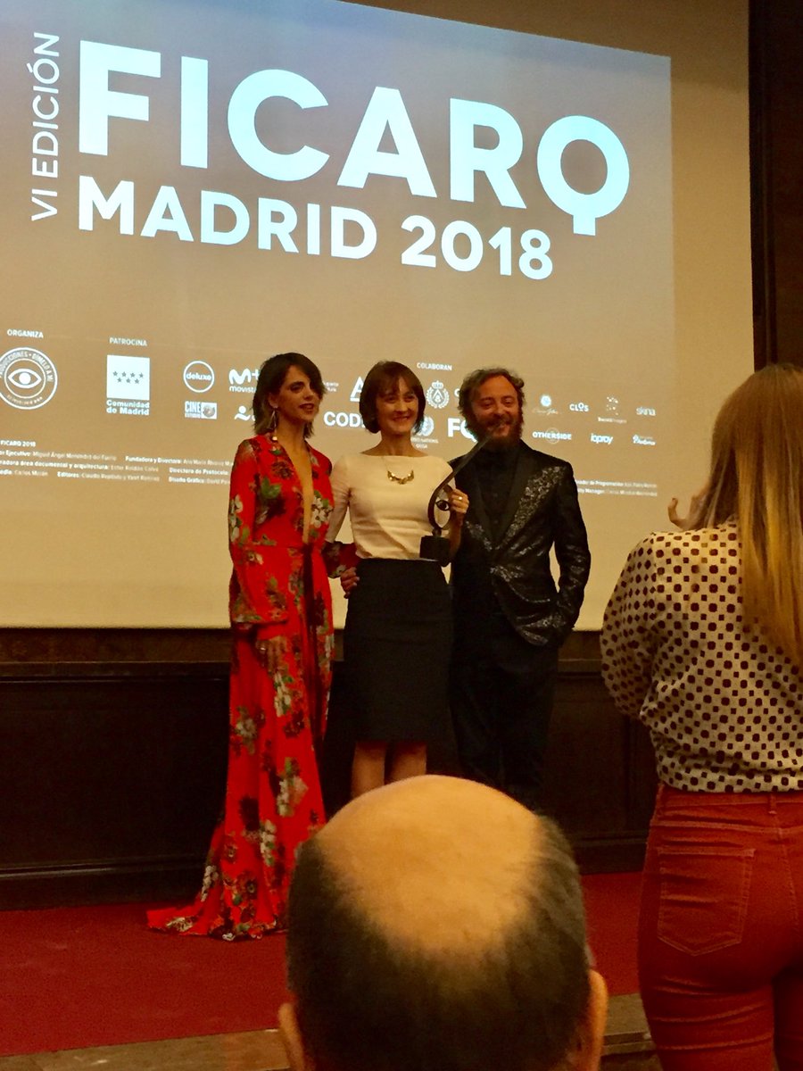 <a href="/RosanaRubioHdez/">Rosana Rubio</a> de <a href="/universidadcjc/">UCJC</a> entrega el premio Arquitecturas filmadas <a href="/_CITY_FOLLOWERS/">CITY FOLLOWERS</a> <a href="/UCJCine/">UCJC Cine</a> Clausura de <a href="/FICARQFEST/">FICARQ</a>