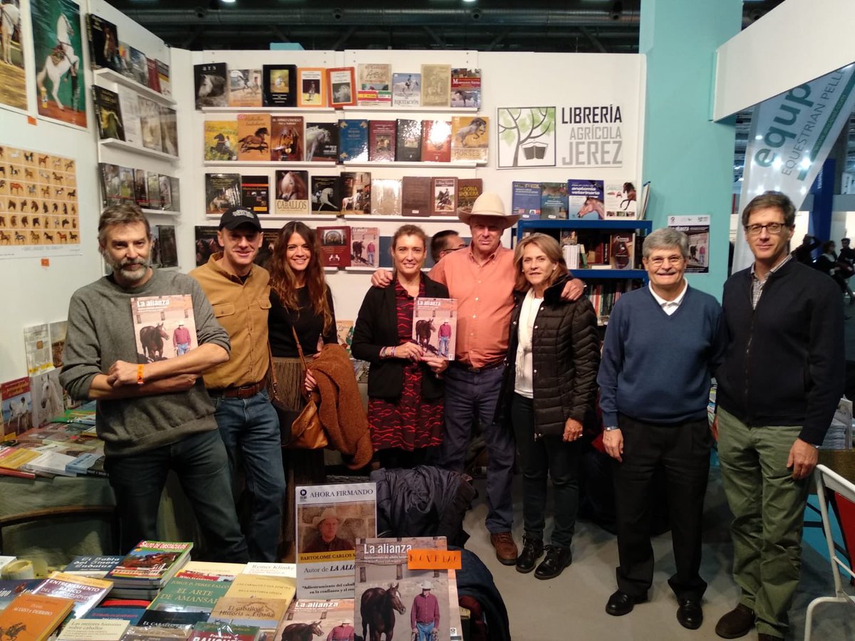 En Madrid horse week presentando el libro del increíble Bartome minetti de adiestramiento y doma natural del caballo. Si estás por aquí no te lo pierdas. Estamos con librería  Agricola de jerez