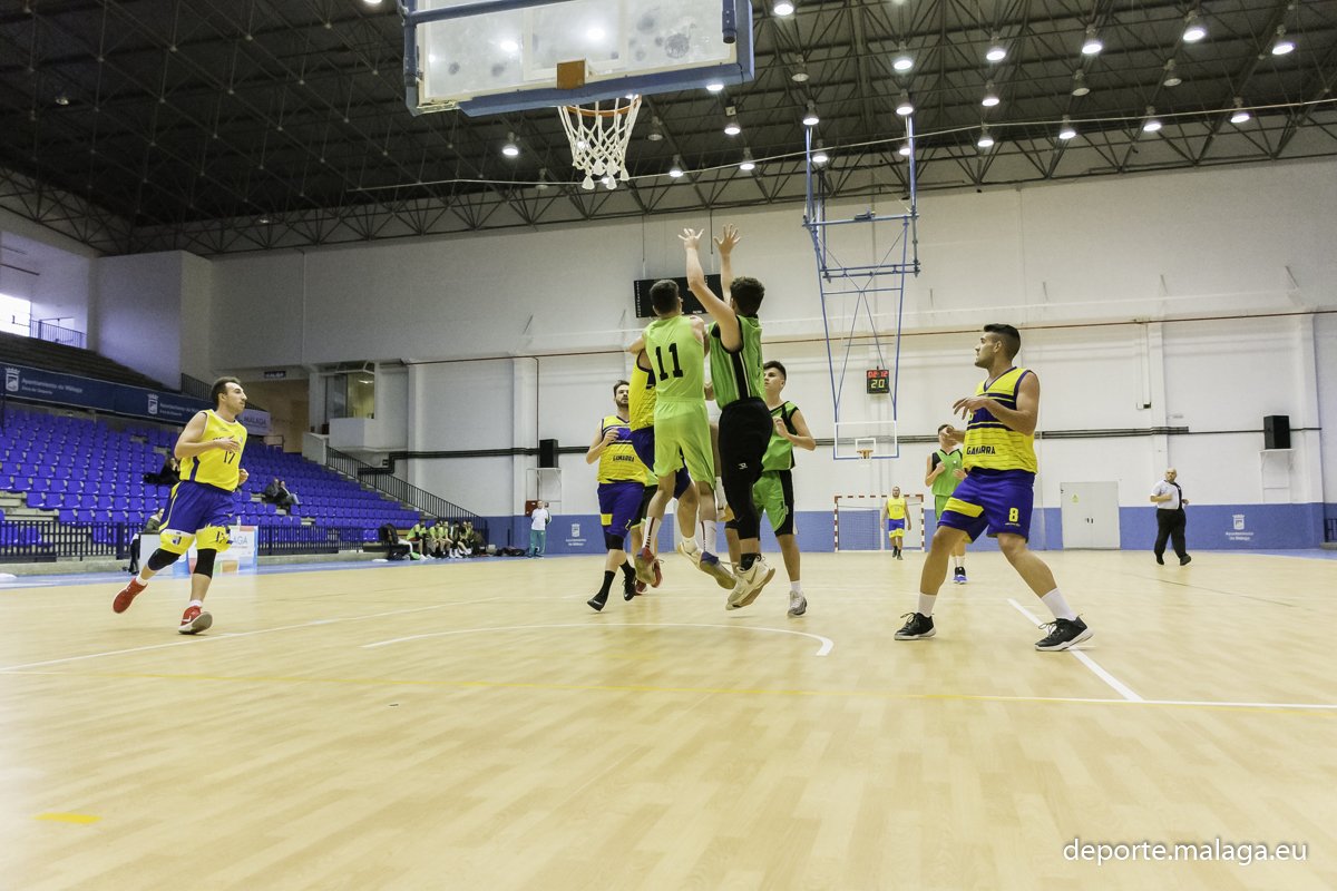 deportemalaga's tweet photo. Otro sábado más disfrutando con la Liga Local con un gran partido C. Los Olivos vs ACD Gamarra. Ver + en: https://t.co/xhrXWey96S 🏀🏀🏀🏀🏀@malaga #deportemalga #malaga_2020 @ACDGamarra https://t.co/umKYIvYPDG