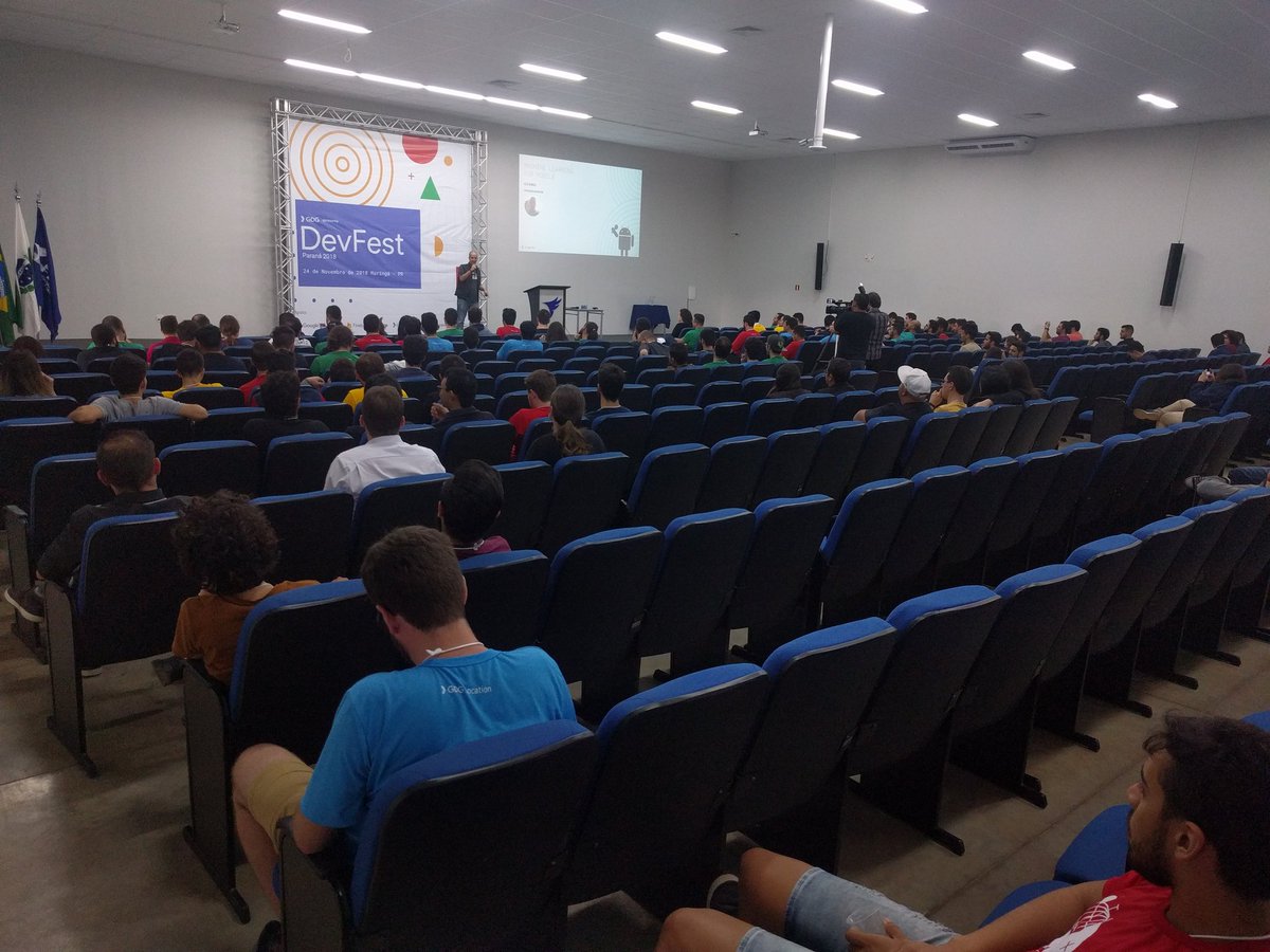 PorcelaniDanilo's tweet photo. #DevFest18 #DevFestPR18 with @ale_borba https://t.co/B7kpLznnzv