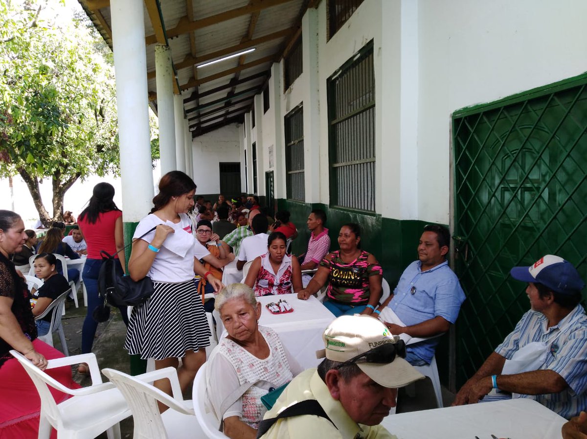 PnudColombia's tweet photo. La maratón de emprendimiento #Ideathon2018 convocó a más de 120 emprendedores en Puerto Wilches, #Santander. A través de acompañamiento técnico buscan materializar sus ideas de negocio y así generar #Desarrollo #Progreso y #Prosperidad para el territorio https://t.co/FKTmsVuXEY
