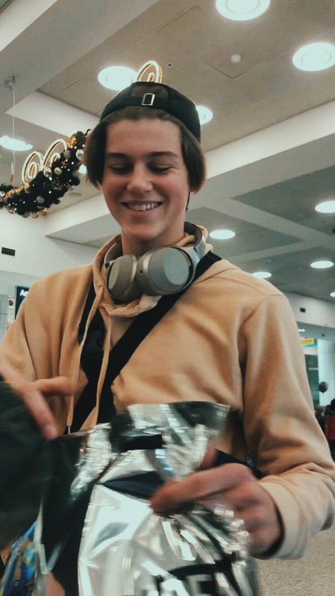 21+ Ruel Instagram Pictures Background