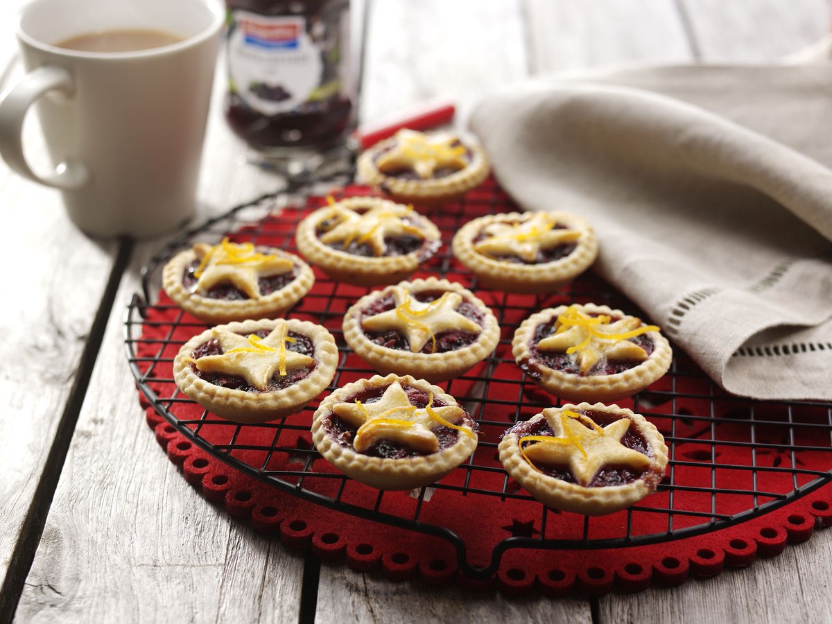 UK_Streamline's tweet photo. Baking mince pies this weekend? Try Streamline's lighter and modern take on mince pies, all the flavours of Christmas but with less sugar and fat https://t.co/wSCNdAe189 https://t.co/SOHFNscqak