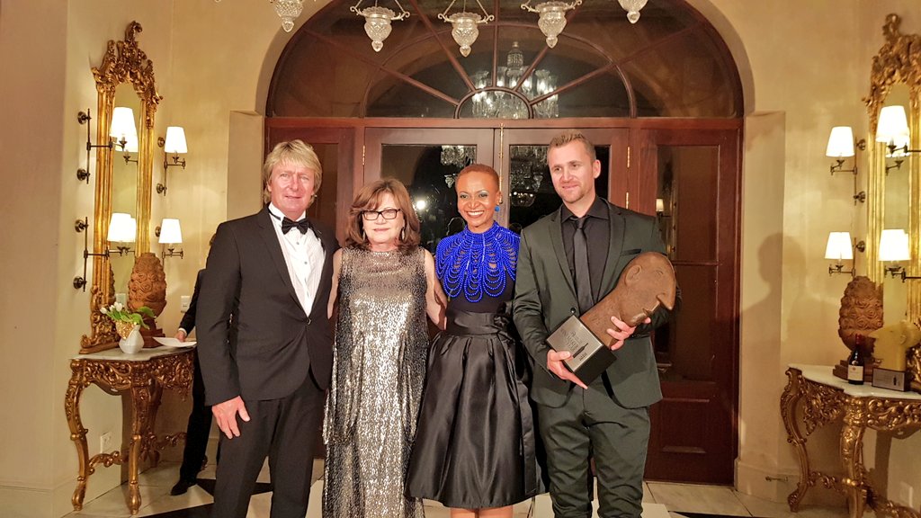 DinersClubSA's tweet photo. The 2018 #DCWinemaker of the year is @ClaytonReabow @moreson https://t.co/emFQRcI5y3