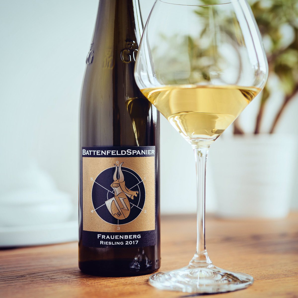 Rieslingheroes's tweet photo. One of the best #2017 #grossesgewächs #riesling wines in our tasting today 🚀🚀🚀
We are having the famous #frauenberg #gg from #battenfeldspanier 🥂 Tasting notes on Insta https://t.co/yJbjDi6aME 👏 #wine #winelover #winefreak #sommlife #sommelier #somm #wineo #wein #vino https://t.co/G7nbxOhxxk
