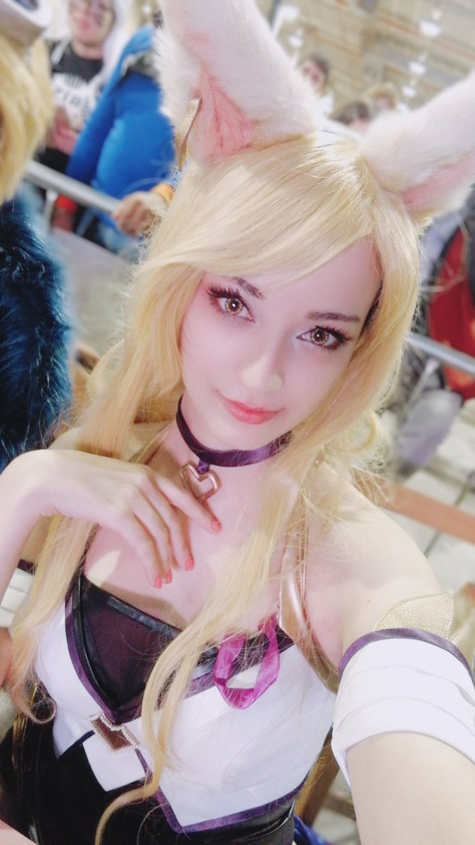 _Shiroki's tweet photo. No se aprecia lo bonito de los colores de la cola pero estoy felis del día de hoy estrenando Ahri K/DA. https://t.co/tDjiXKrsbJ