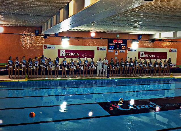 leioawaterpolo's tweet photo. Lehenengo mailan gure neskek 12-8 irabazi dute @wp9802_fem partida polit batean. Partiduaren aurretik, tartea @euskaraldia ezagutarazteko eta emakumeen aurkako biolentzia salatzeko. Larunbat borobila. Zorionak neskak! https://t.co/IPuLsQBCZV