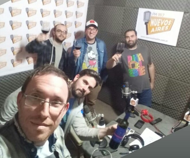 desdemibalcon17's tweet photo. #DiaInternacionalDelVino #CataEnVivo @glopezruf
@GabrielVilloldo @jlomascolo y @agustinrabadan #DesdeMiBalcon por @nuevosairesfm 99.7 https://t.co/rOrdMdVobg