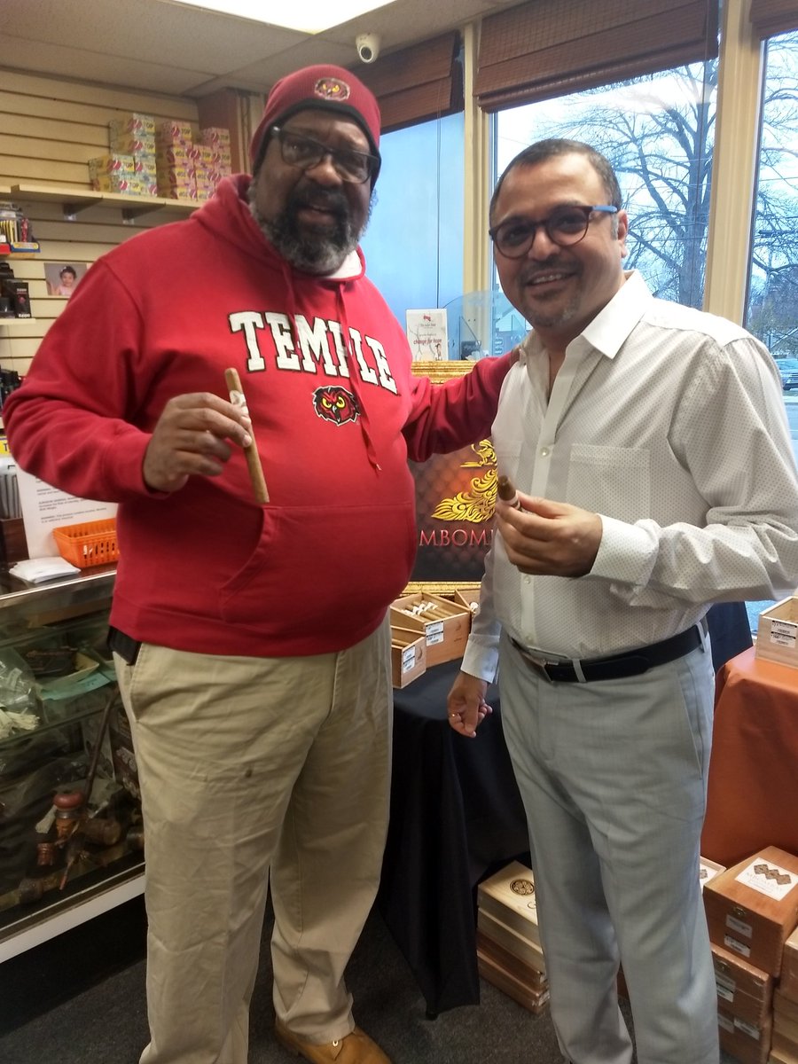 TheLancerLife's tweet photo. With #MelShah of #MBombay at #WoodenIndianTobacco. https://t.co/VjcINcZbTQ