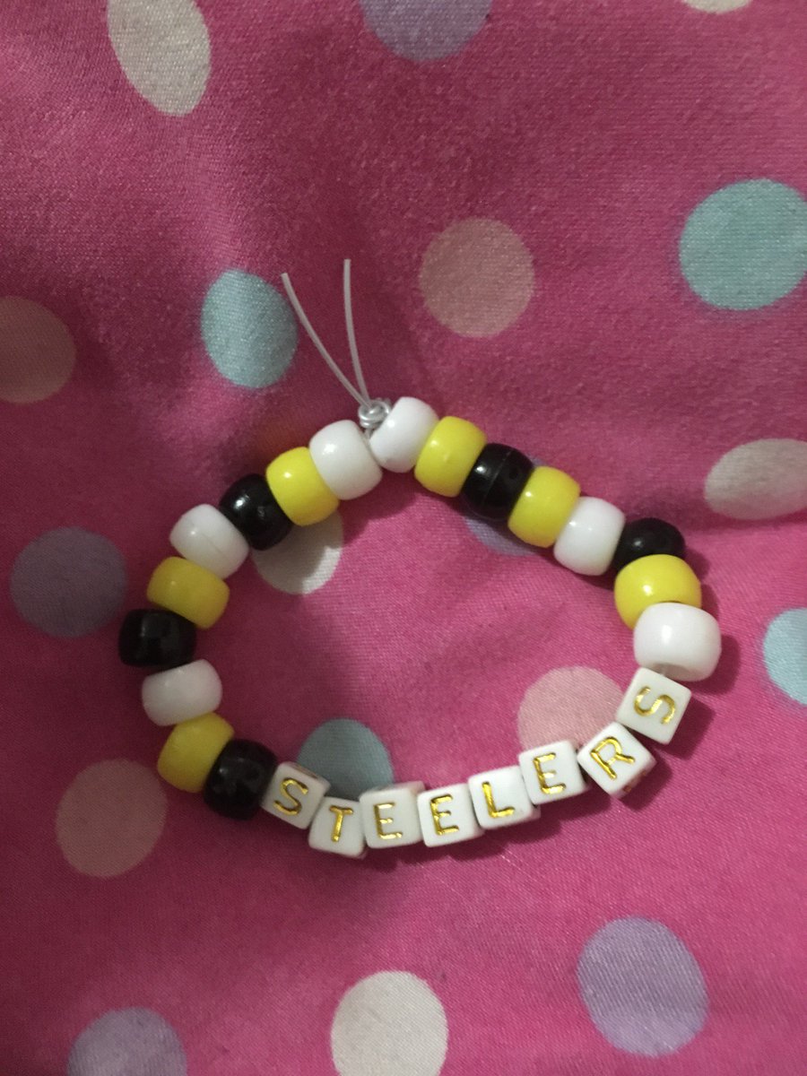 Nitradaactress's tweet photo. Thank you to those that has already grabbed their favorite team bracelet from my daughter @AshuntyonnaC. Grab yours today. She enjoys making them..you can have any colors or captions you like. DM me for details. https://t.co/kkzQicHAMN