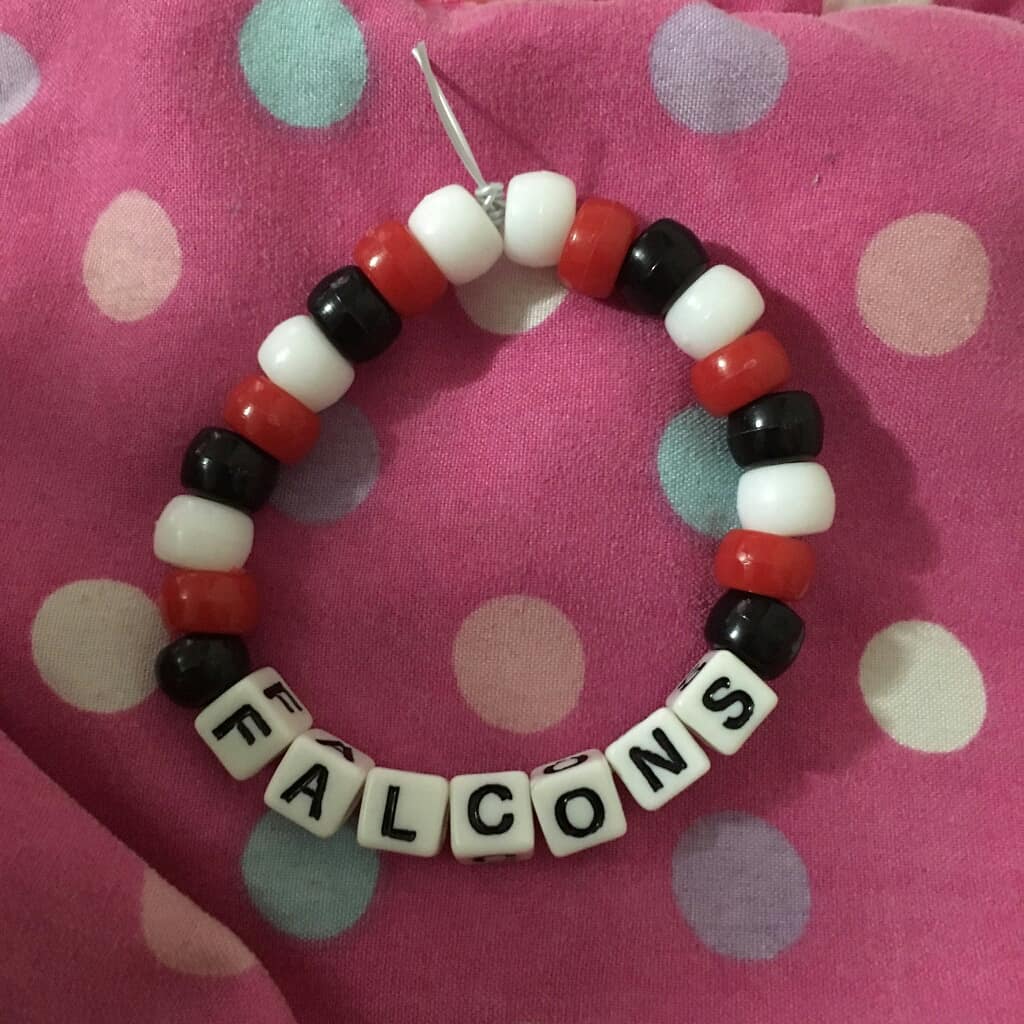 Nitradaactress's tweet photo. Thank you to those that has already grabbed their favorite team bracelet from my daughter @AshuntyonnaC. Grab yours today. She enjoys making them..you can have any colors or captions you like. DM me for details. https://t.co/kkzQicHAMN