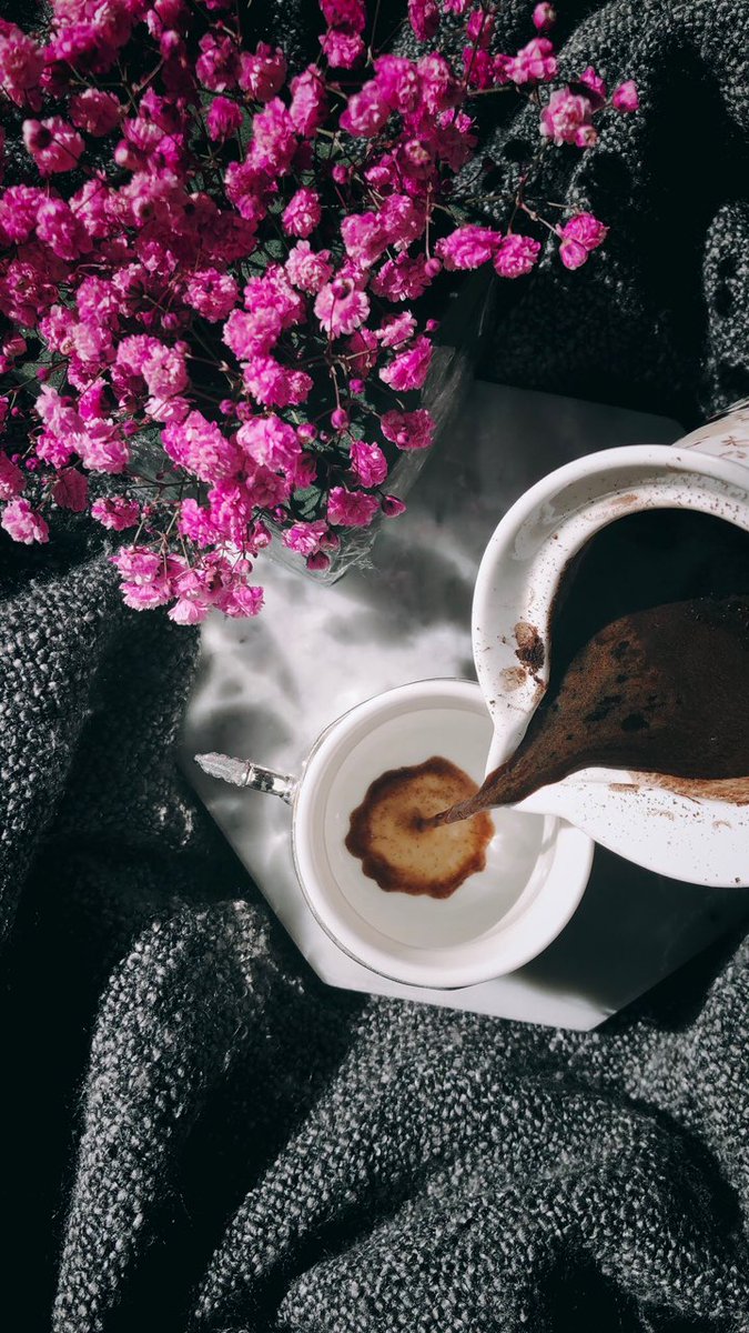 سَنلتقي ما دمنا أحياء
"الأحياء يلتقون ببعضعم" ولو بعد حين