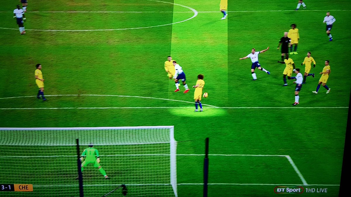 theJeremyVine's tweet image. I would love to know why David Luiz moved out of the way of the ball here. 
#SpursChelsea