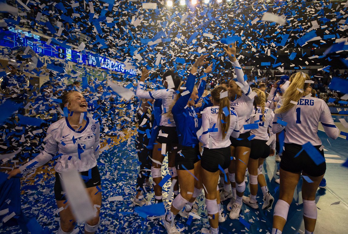 KentuckyVB's tweet photo. Just a special group. That’s all you can say. https://t.co/By9LKZKJKQ