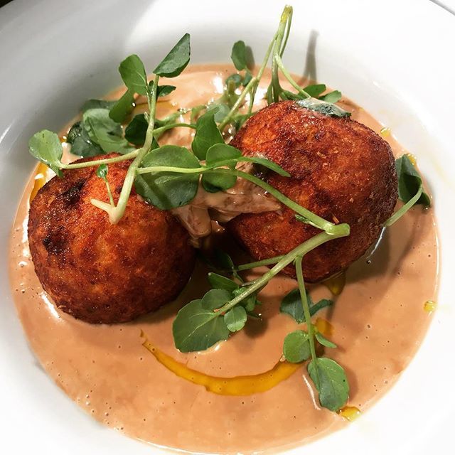Pheasant arancini with a wild mushroom sauce! Perfect starter for a winters evening <a href="/letseatwild/">Eat Wild</a> @britishgamealliance #emsworthlife #ingredienthunter @loveyourpubgroup @love_british_food ift.tt/2FCCAig