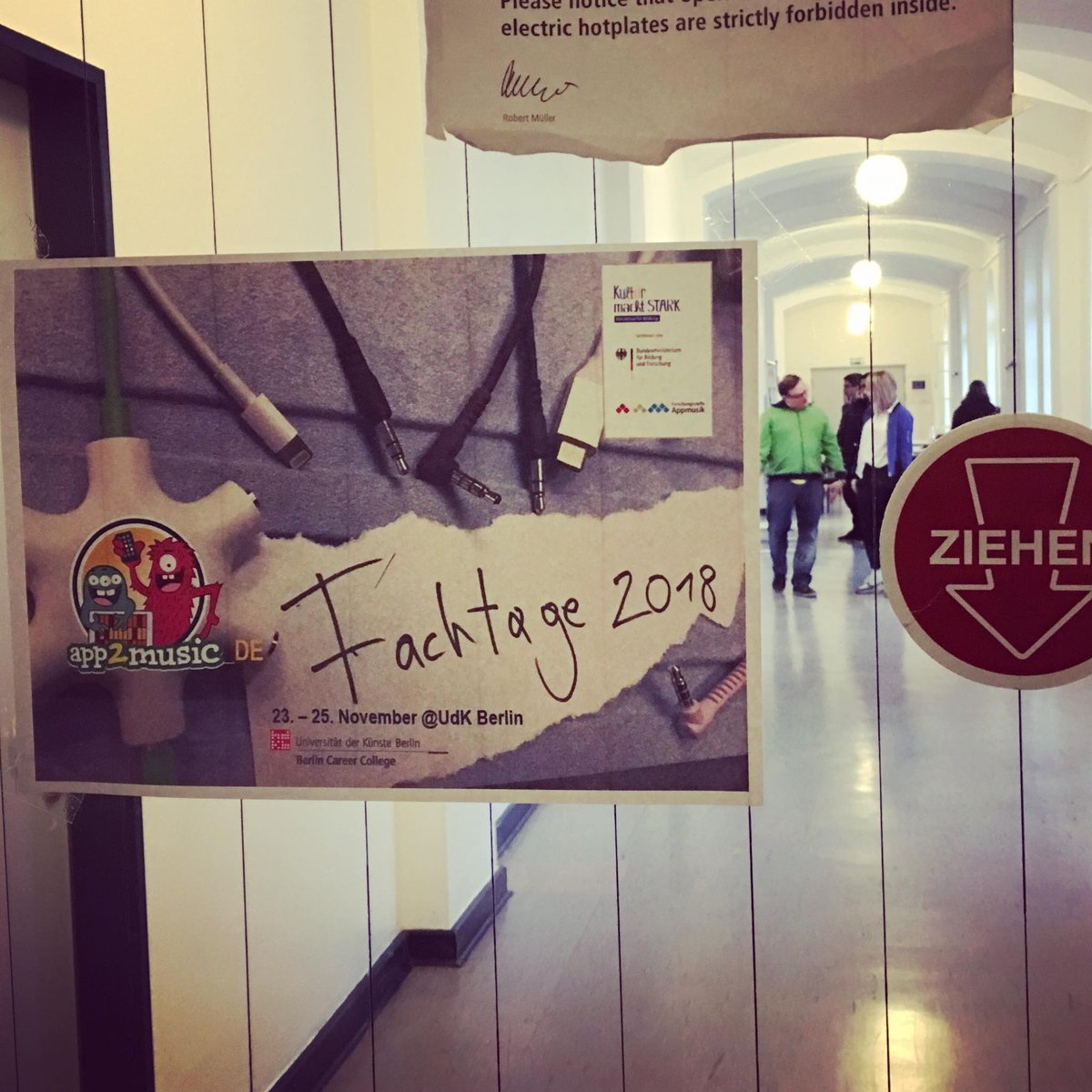 Zweiter Tag beim Fachtag. Das Frühstück ist gedeckt. Und nach den Schnittchen gehen wir in die Workshops. Ziele Kultureller Bildung, Methoden und Workshopkonzeption, Kommunikation und Zusammenarbeit mit Bündnispartnern sind die Themen.