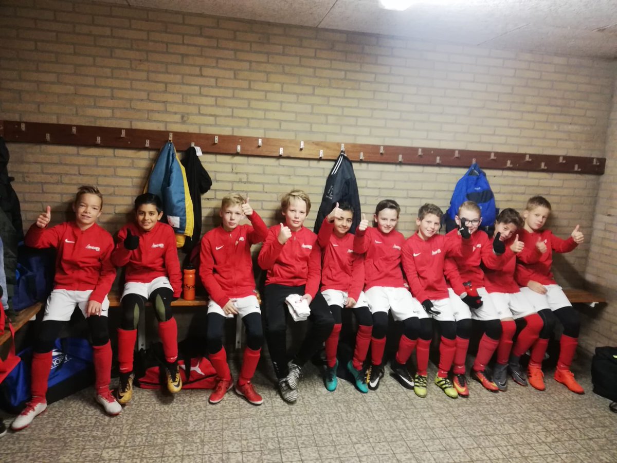 Deze mannen en <a href="/Serkankaraali19/">Serkan</a> maakten vandaag de 13-2 tegen <a href="/VrhBoys/">vv.Vroomshoopse Boys</a> #strijders #stevigopplek5 #wedstrijdjeminder