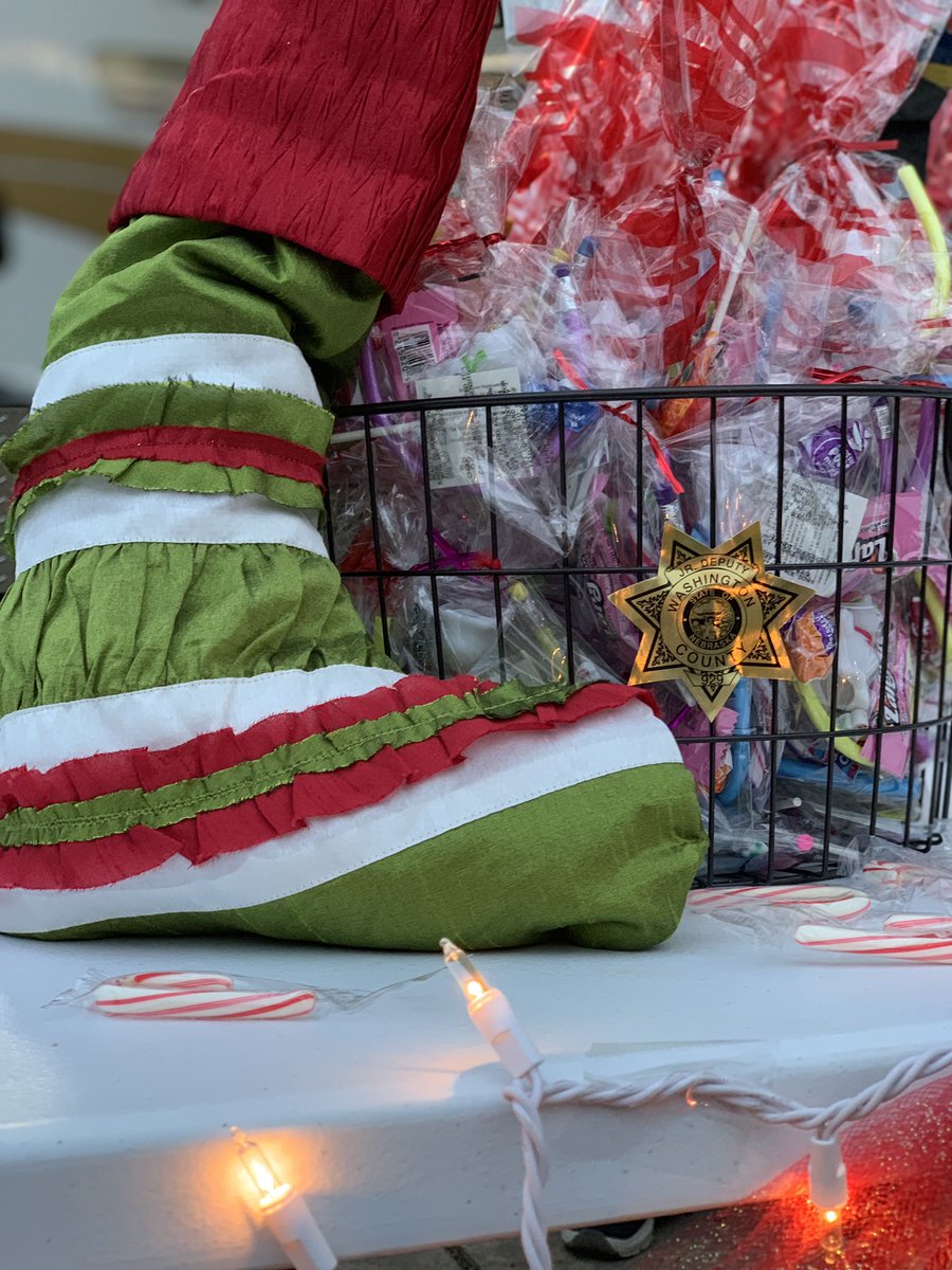 ashleyjayne7's tweet photo. #FOP36 was out at the #TreeLighting2018 in Fort Calhoun tonight! Goodie bags for kids and treats and hot coco for the whole fam! Beautiful night with our community! https://t.co/rCCZQiaPfe