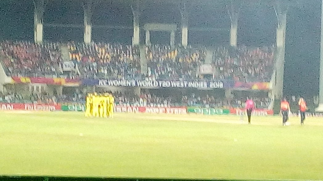 MorvinWilliams's tweet photo. #wt20 another down 74 for 5 https://t.co/11ill5xbCK