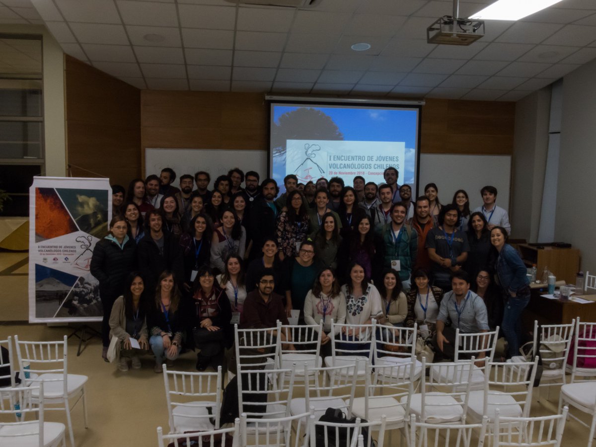 francovera_r's tweet photo. El pasado martes se realizó con éxito el Primer Encuentro de Jóvenes Volcanólogos Chilenos. Estamos muy felices por la convocatoria!

Ahora nos queda el gran desafío de mantener y fortalecer esta red, por lo que pronto tendremos novedades. Gracias a l@s asistentes y al @XVCGCh https://t.co/pKClskL8X5