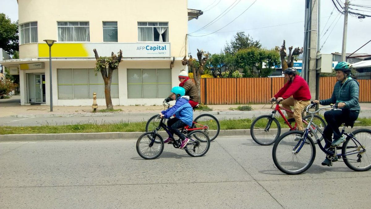 CDeportesCoyh's tweet photo. [TODOS LOS DOMINGOS]
Av. Baquedano se transforma en el ❤️ de la actividad física y vida en familia.
#BraveBox finalizará competencia en #PlazaLosPioneros.
Recuerda! disfruta #CoyhaiqueRecreovía en #bicicleta #patines #skate #silladeruedas #trotando #pie (en todo lo sin motor) https://t.co/iCfJ07UaI3