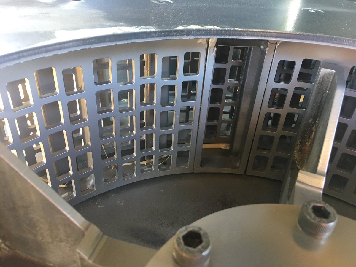 larke_craig's tweet image. 150 hours down on these 2 and no pressing issues - barring extra dust.  👌🏻👍🏼#SeedTerminator #weedsmart