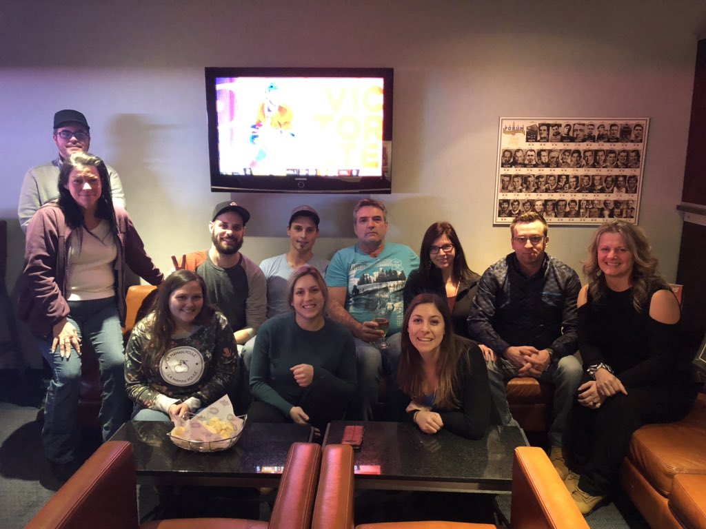 Merci <a href="/RBC/">RBC</a> pour la loge ce soir pour le match des <a href="/CanadiensMTL/">Canadiens Montréal</a> contre les <a href="/NHLBruins/">Boston Bruins</a> ! Les familles ayant un enfant malade vous remercient. #habselfie