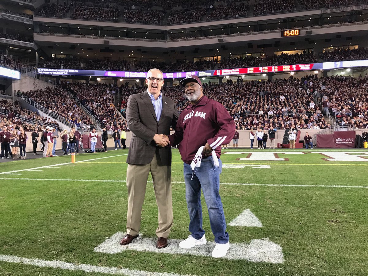 Thank you to <a href="/SEC/">Southeastern Conference</a> Commisioner <a href="/GregSankey/">Greg Sankey</a> for recognizing our SEC Legend, Pat Thomas at #LSUvsTAMU 

#GigEm