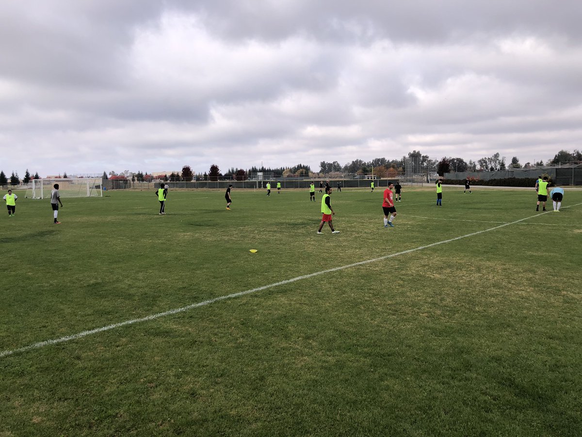 LibertyWmnsSccr's tweet photo. Thank you to our Alumni for coming out today and having some fun! Even Years took it 3-1 today. Might have to incorporate a Trophy or Plaque for next year! #ThanksAlumni #FunTimes @Zoeyrichey @mazzoni_mike @MrPrincipalRock @MrGrossmanLHS @goLHSHawks https://t.co/DgwmZA00XZ