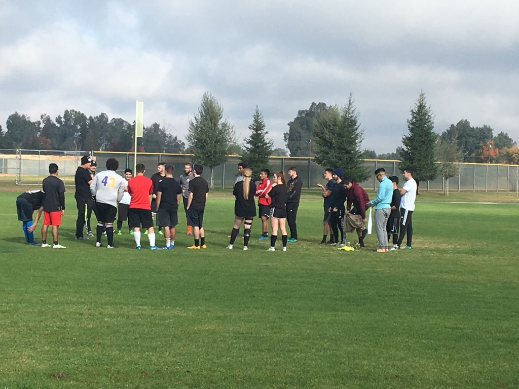LibertyWmnsSccr's tweet photo. Thank you to our Alumni for coming out today and having some fun! Even Years took it 3-1 today. Might have to incorporate a Trophy or Plaque for next year! #ThanksAlumni #FunTimes @Zoeyrichey @mazzoni_mike @MrPrincipalRock @MrGrossmanLHS @goLHSHawks https://t.co/DgwmZA00XZ