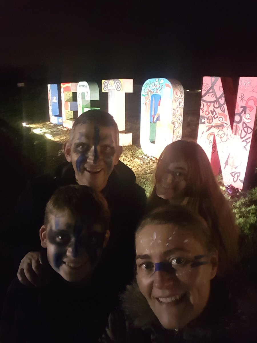 Smashing Saturday with our Legion! @RoughCastleExp #WeAreLegion #warriors #worshippers #harry Entertaining&educational. Very well organised, friendly&helpful stewards. Thanks & Well done to everyone involved! 👌