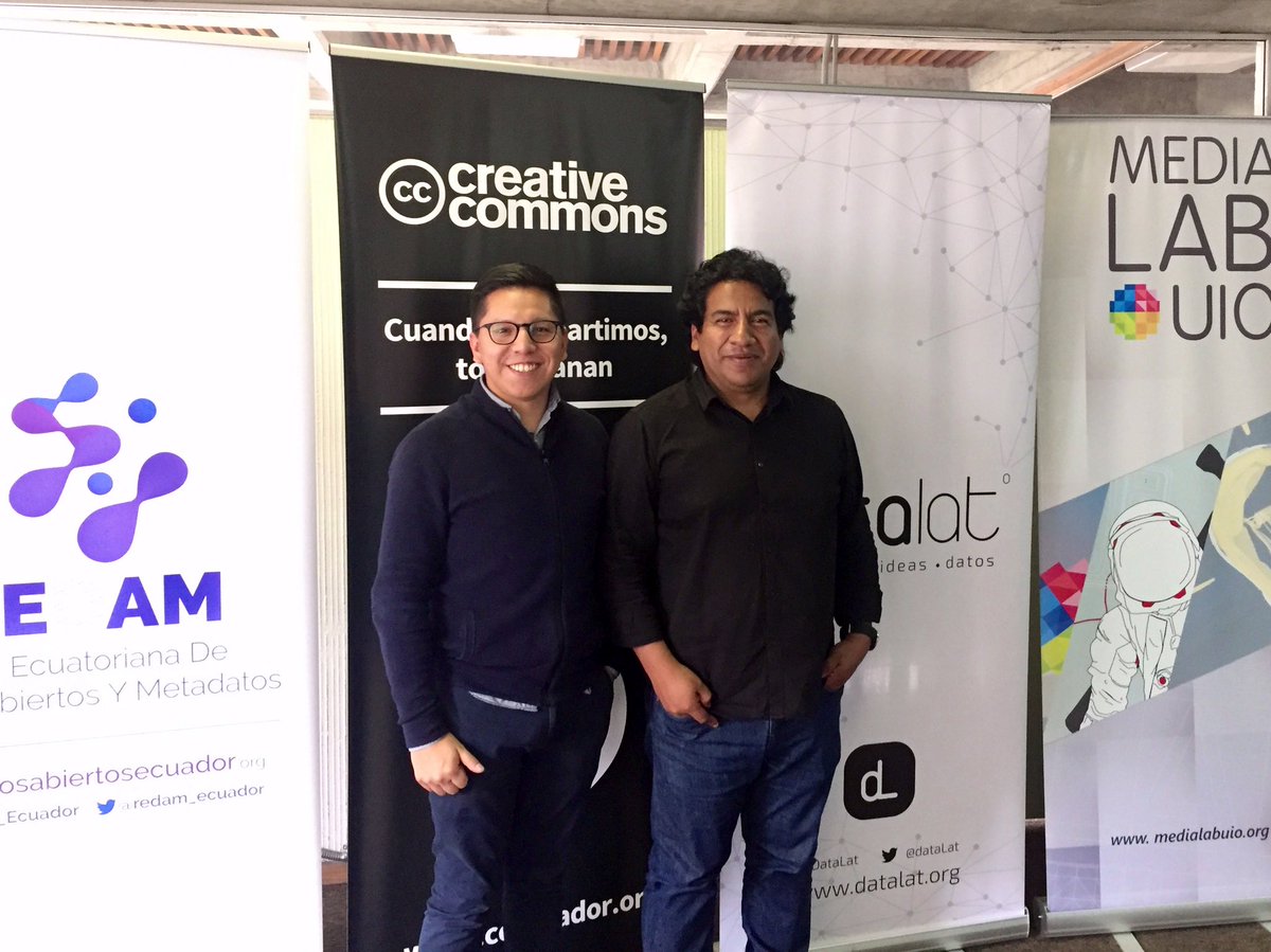 juliolopezdata's tweet photo. Aprovechando de la presencia del gran @nopiedra en #OpenConEcuador para una sesión de fotos y lanzando ideas! #OpenData #LinkedOpenData Cc @jatenas https://t.co/GBLYh10FkP