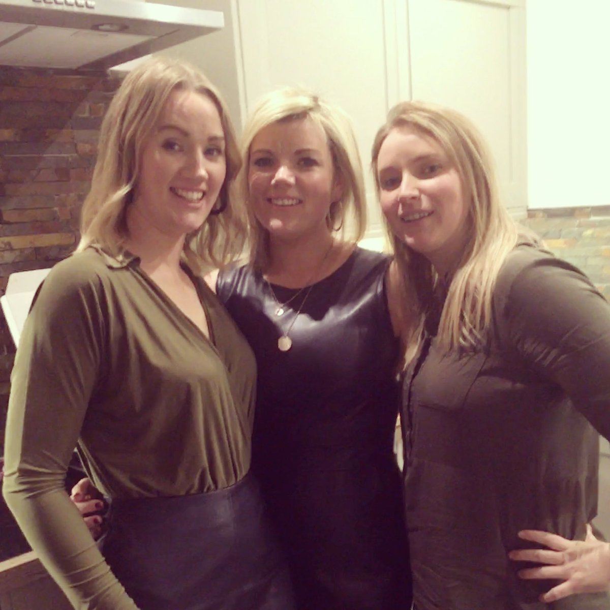 Bec123's tweet image. Sisters 💗💗💗