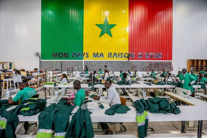 VRPMACKY's tweet photo. "Faire du Sénégal un des principaux ateliers du monde".La plateforme Industrielle Internationale de Diamniadio participe à la création d'emplois et de richesses.Des produits manufacturés pour le marché africain, européen et américain.  
#MackySall
#emplois
#Kebetu
#madeinsenegal https://t.co/ShnUMitQGc