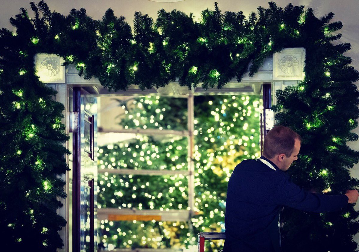 Melania Trump 45 Archived On Twitter Thank You To All The Volunteers From Across Our Great Nation Who Are Working Hard To Decorate The Whitehouse Can T Wait To View It All Tomorrow