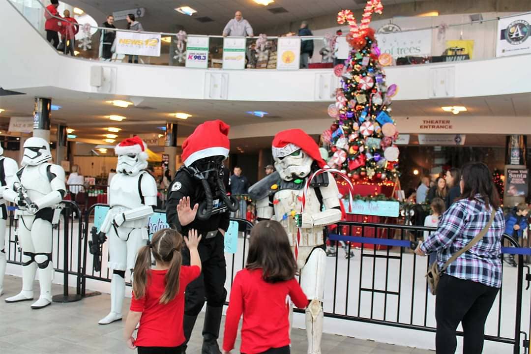 MomeeFriendsLI's tweet photo. Star Wars Saturday at the
29th annual Festival of Trees at @cradleofaviation in #gardencity.
#starwars #cradleofaviation #festivaloftrees #christmas #christmasonlongisland #longislandevents #longislandblogger #momblog #momeefriends https://t.co/MOu2q4dIy8