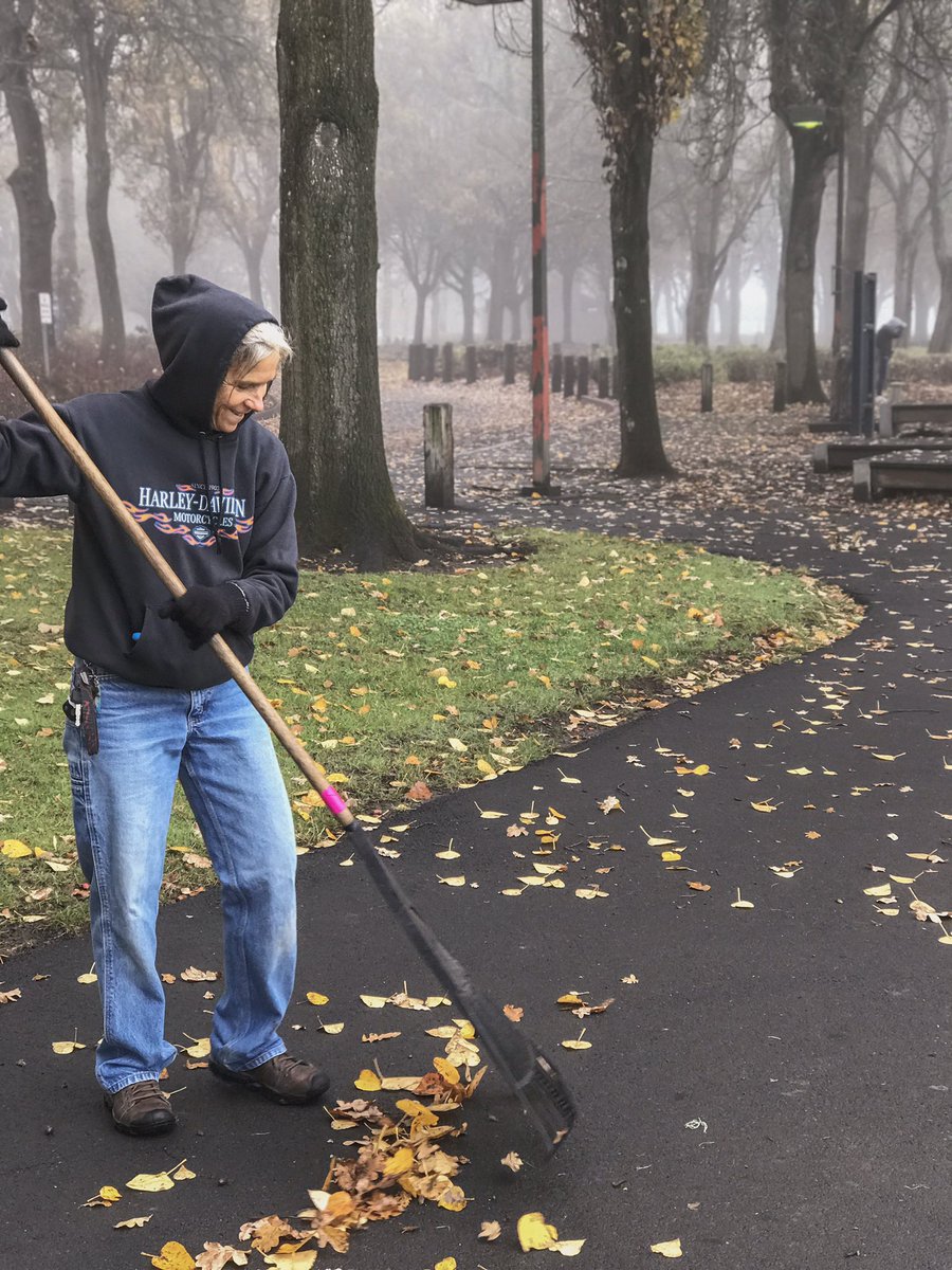 ClarkCoWa_PW's tweet photo. Volunteers cleared leaves 🍁 around Vancouver Lake today for the Annual Great Leaf Rake. Great work done by all! 💪🏼

Photos by Cecelia Nowack 

#ClarkCountyParks #GreatLeafRake #VancouverLake #Volunteer #VanWA #TheCouve https://t.co/PyoGWzal8H