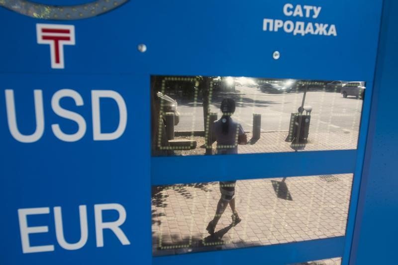 EUR/USD كان يُتداول على 1.1331, انخفض بنسبة 0.63% في وقت كتابة المقال.  الزوج على الأرجح سيجد دعم عند 1.1328, اخفض مستوى اليوم, ومقاومه عند 1.1473, اعلى مستوى الثلاثاء.