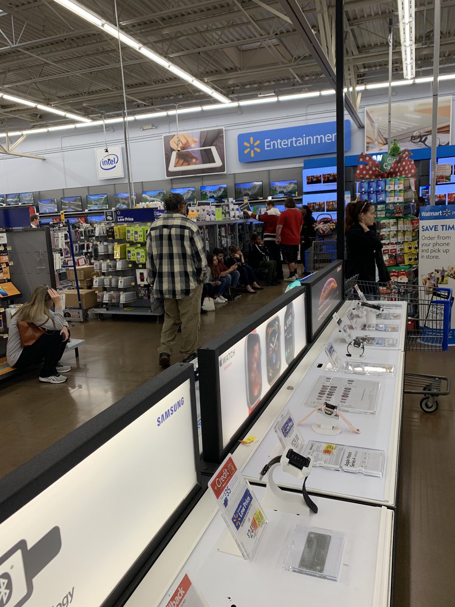 kellyackerman78's tweet photo. Walmart Camby 4417 is poppin. We have more phones and up to $400 in Gift Cards come see them!!!! #MidwestPride #kruzectrl @kruzeman @kimwhite4 https://t.co/FelGLZ48mt