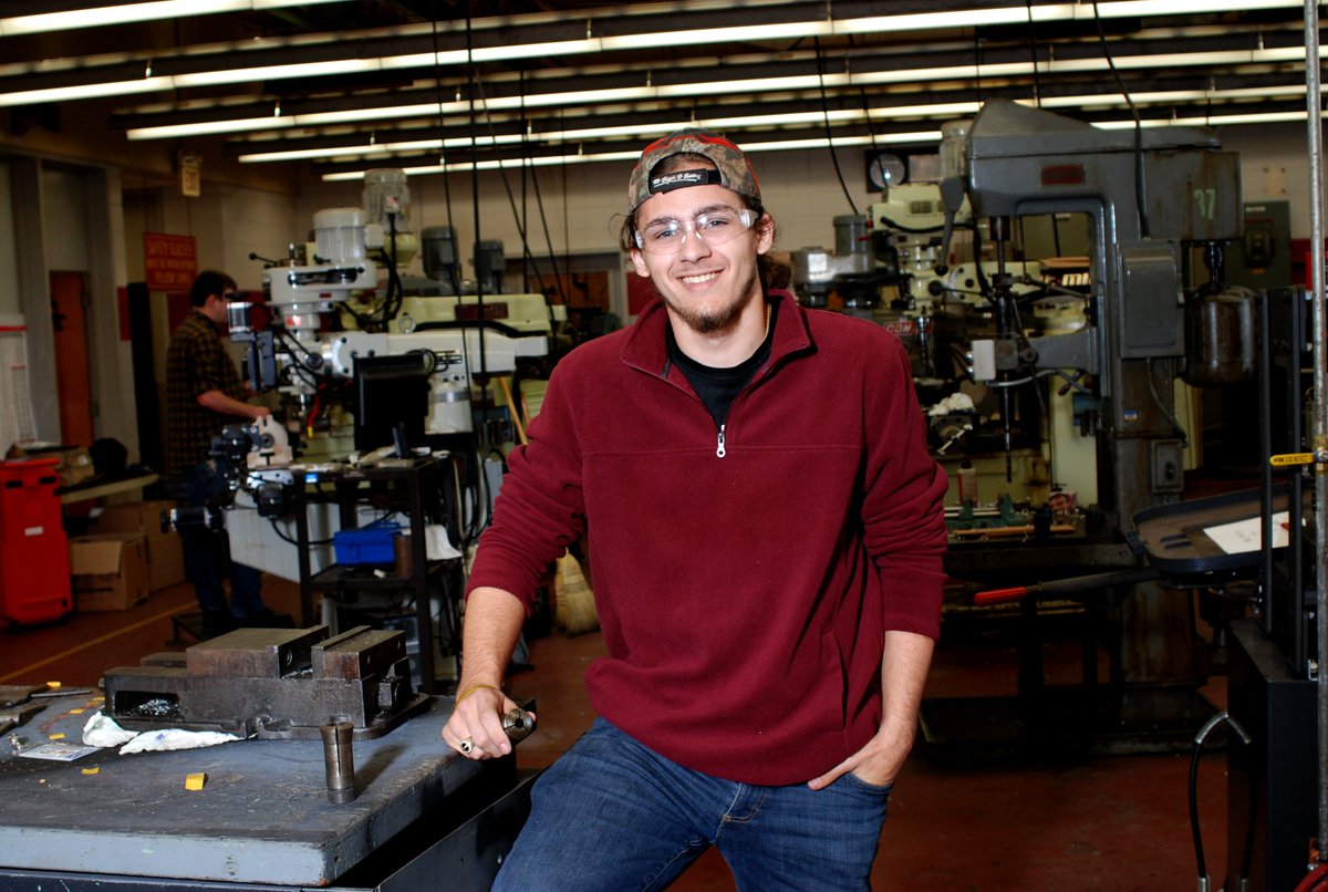 OCtechEdu's tweet image. We&apos;ll take you from college to a career you can count on. Classes start Jan. 7. #machinetooltechnology #fromcollegetocareer octech.edu/academics/prog…