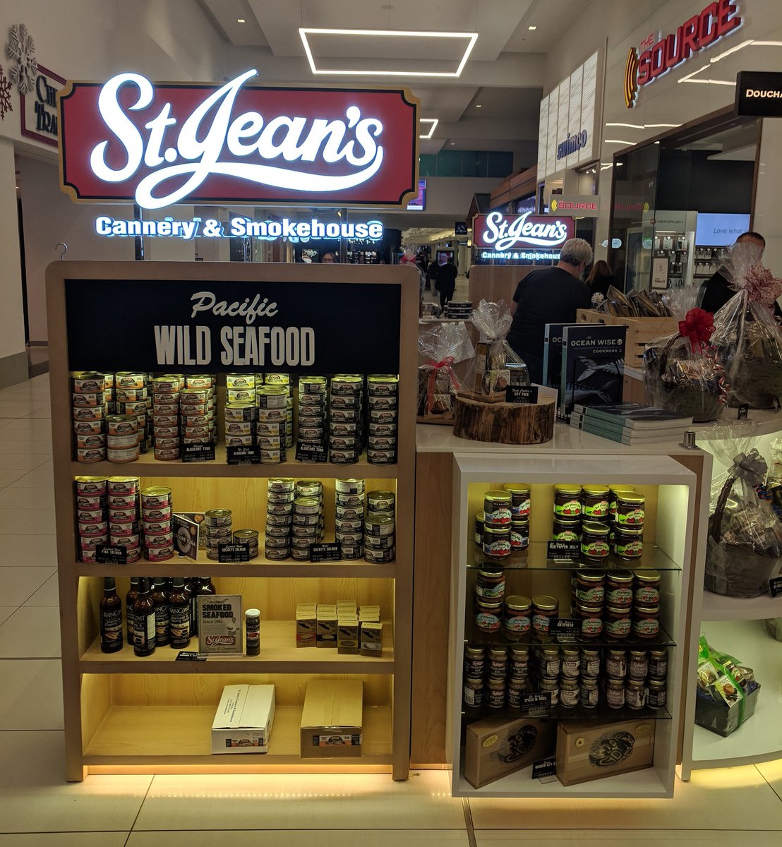 Hey #WestVan! Now you can find our handcrafted #Canadian #SeaSalt at the awesome new @stjeans kiosk at @parkroyal #CanadianMade #stockingstuffer