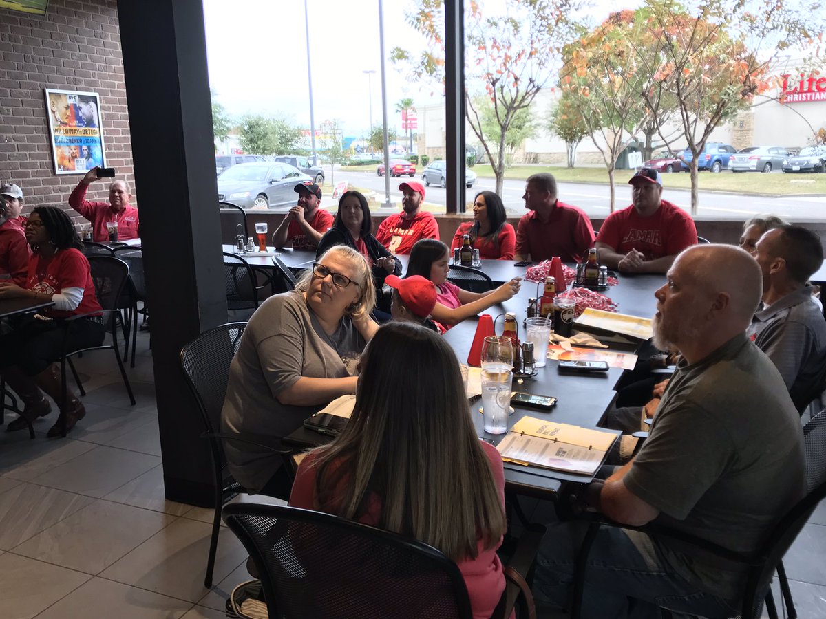 LamarAthletics's tweet photo. Goooo Cardinals!! 🙌🔥 Full house on the patio and in the restaurant at BWW to cheer on @LamarFootball! #WeAreLU #TriangleTough https://t.co/JcJgO7Ap5s