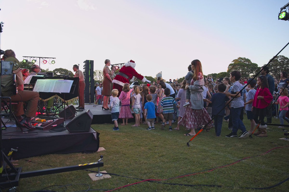 FORCOMDAusArmy's tweet image. #ForcesCommand had the pleasure of welcoming soldiers, families and members of the community to Victoria Barracks #Sydney last night for an evening of Christmas Carols. Music from the @AustralianArmy band &amp;amp; a special visit from Santa capped off a great event 🎅🎄🎶 @comdforcomd