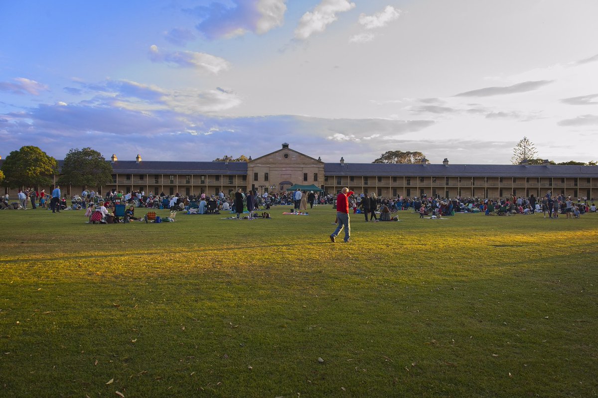 FORCOMDAusArmy's tweet image. #ForcesCommand had the pleasure of welcoming soldiers, families and members of the community to Victoria Barracks #Sydney last night for an evening of Christmas Carols. Music from the @AustralianArmy band &amp;amp; a special visit from Santa capped off a great event 🎅🎄🎶 @comdforcomd