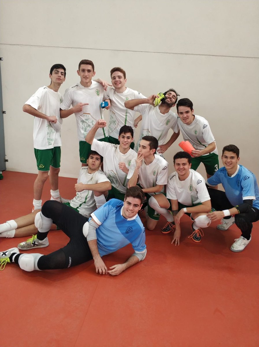 Joventutdelx's tweet photo. 🙌Impresionante derbi el vivido esta tarde en el pabellón UMH, entre Joventut D’Elx - @ElcheCFsala , los chicos de Ivan Alfonso ganan casi sonando la bocina por 3-2.
🔝👏Enhorabuena chicos!! La temporada está siendo espectacular #PrimeraJuvenil #SomosJove https://t.co/yxJCnwijCM