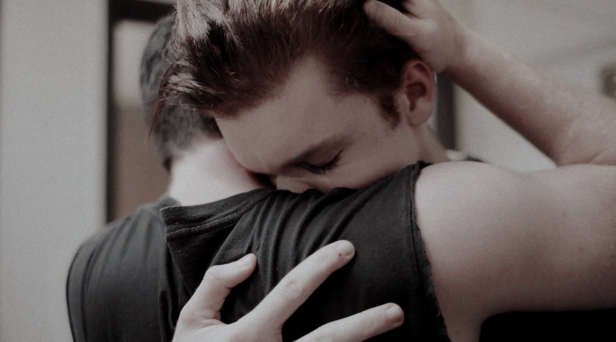 "ʏᴏᴜ ᴘᴜᴛ ʏᴏᴜʀ ᴀʀᴍs ᴀʀᴏᴜɴᴅ ᴍᴇ ᴀɴᴅ ɪ'ᴍ ʜᴏᴍᴇ"